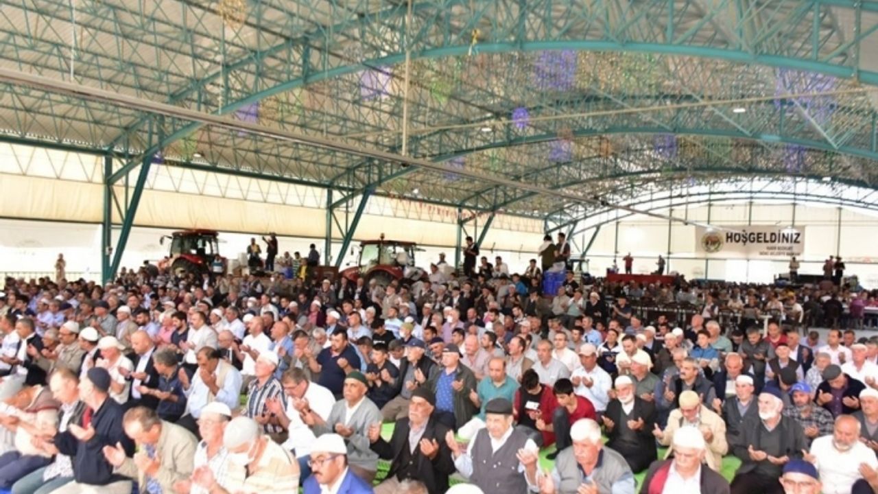 İnönü’de 4 bin kişi yağmur duasına çıktı
