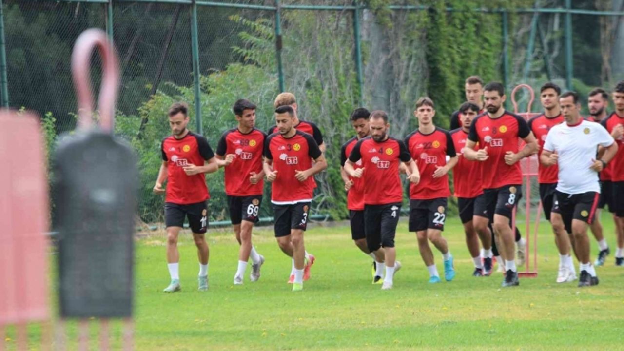 Eskişehirsporlu oyuncular aktivasyon ve rejenerasyon çalışmaları ile antrenmanlarını tamamladı