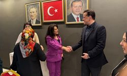 AK Parti'de İl kadın kolları yönetim kurulu üyeleri toplandı.