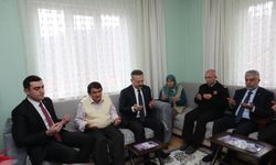 Vali Aksoy, Şehit Jandarma Er Mustafa Türker'in ailesini ziyaret etti.